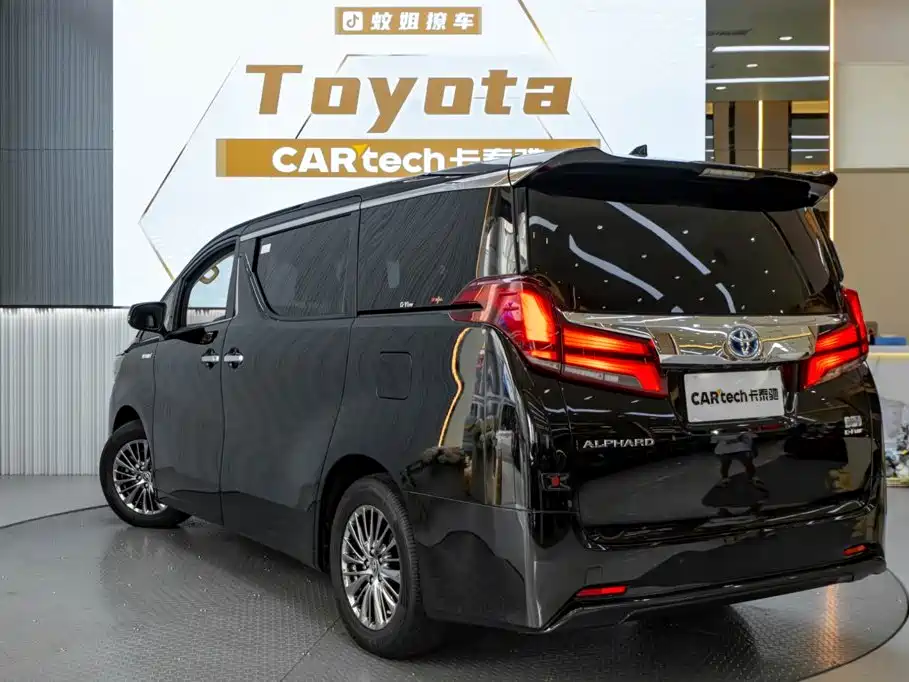 Toyota Alphard — фото 6