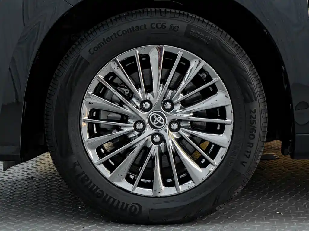 Toyota Alphard — фото 10