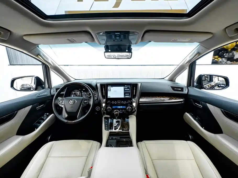 Toyota Alphard — фото 14