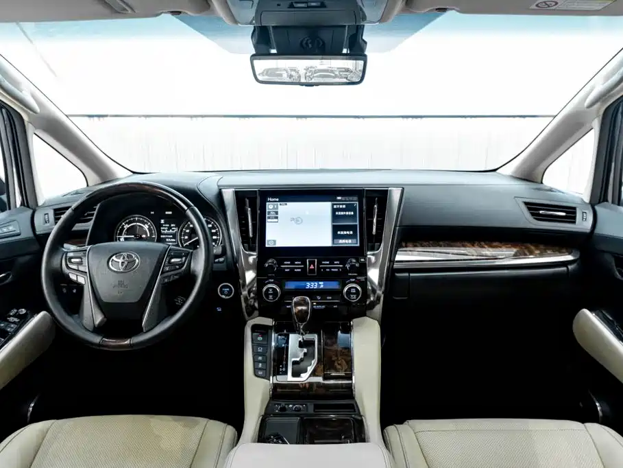 Toyota Alphard — фото 15