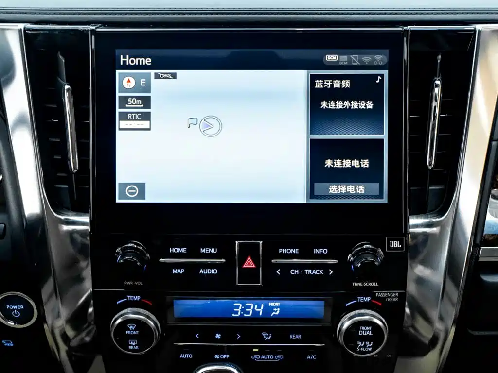 Toyota Alphard — фото 17