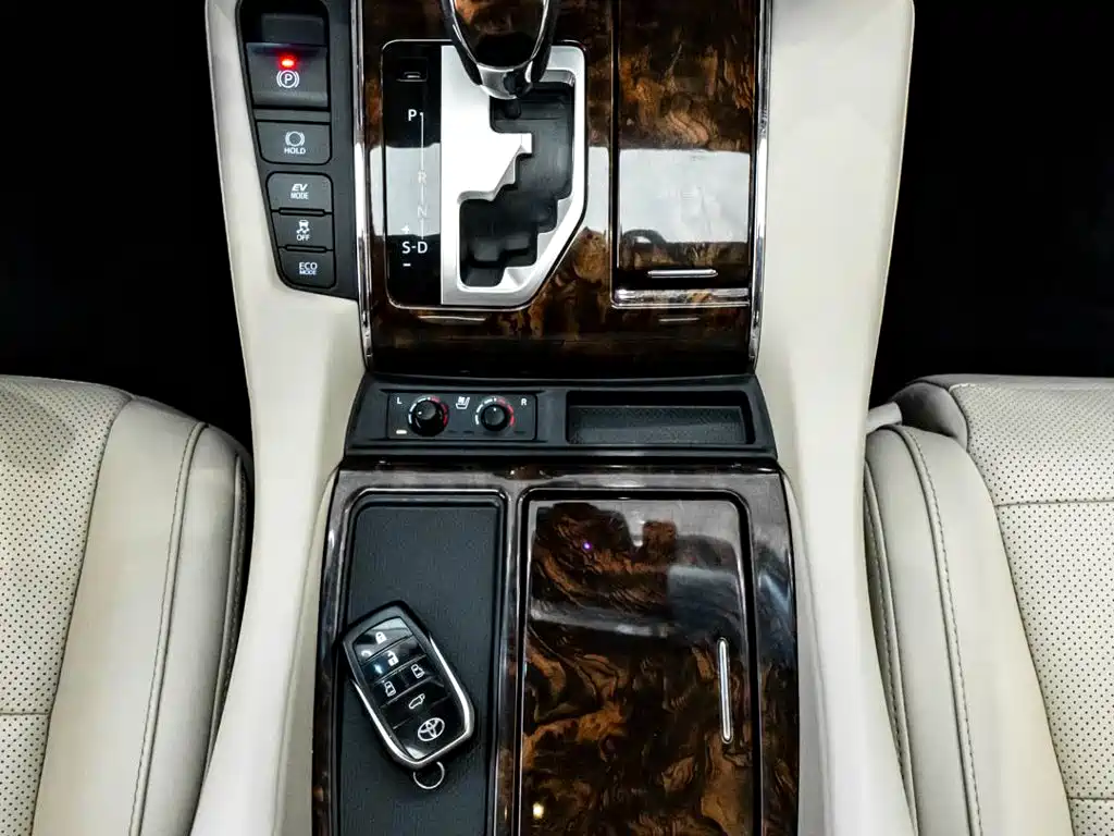 Toyota Alphard — фото 20