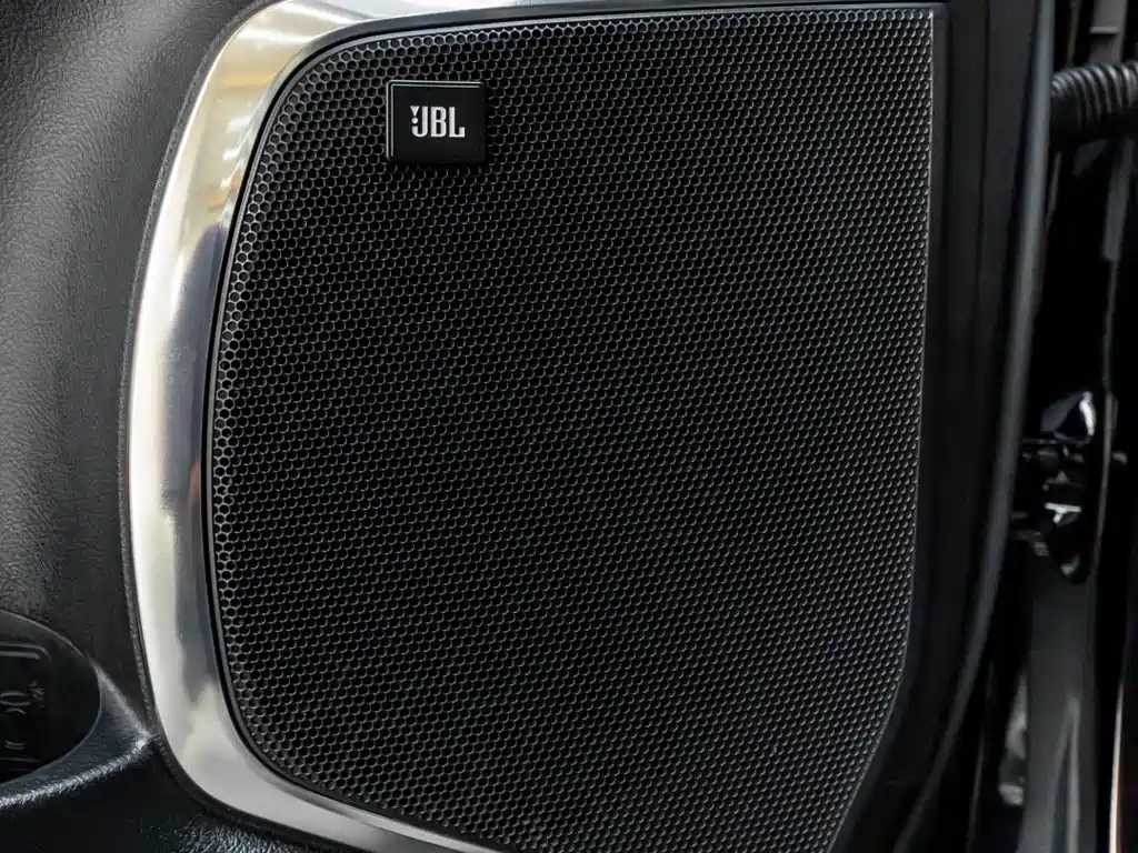 Toyota Alphard — фото 26