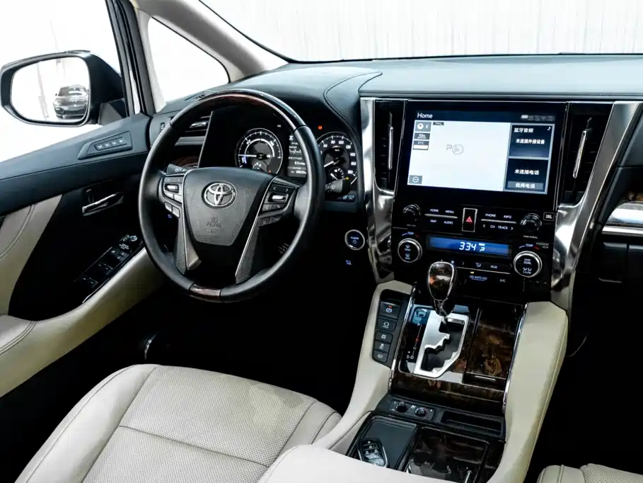 Toyota Alphard — фото 28
