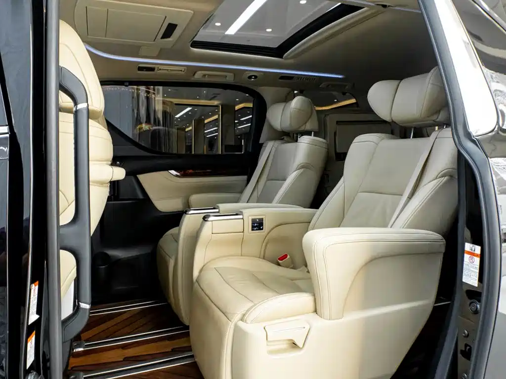 Toyota Alphard — фото 30