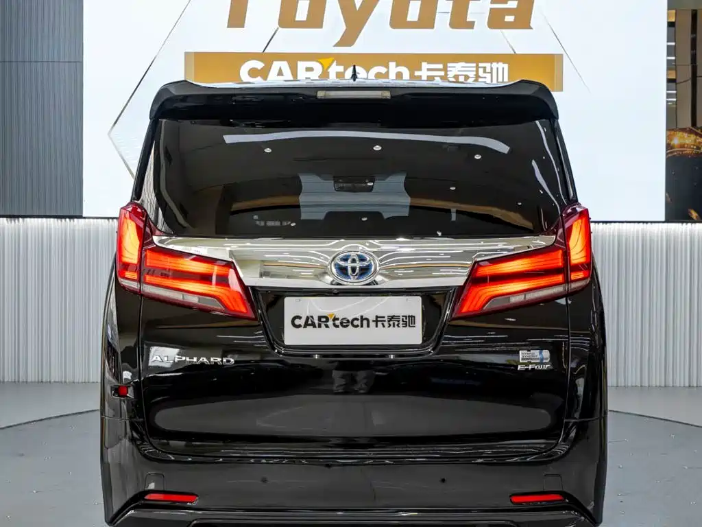 Toyota Alphard — фото 5