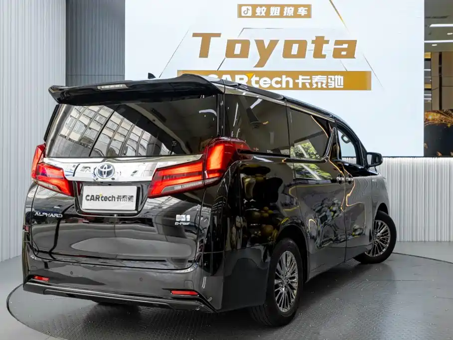 Toyota Alphard — фото 7