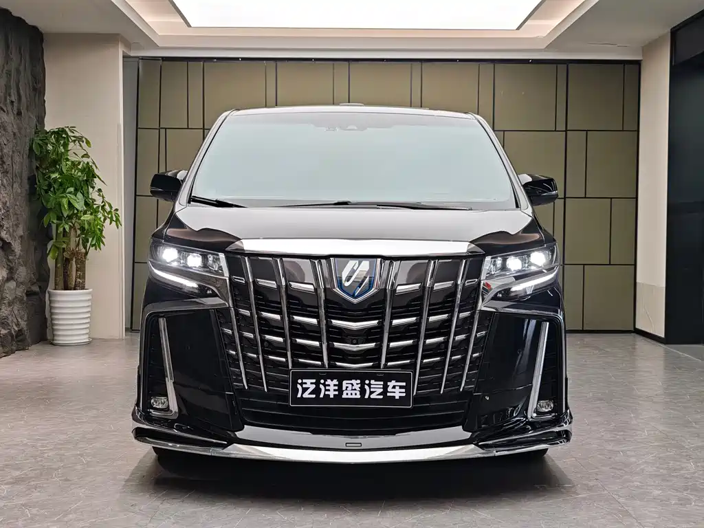 Toyota Alphard — фото 2