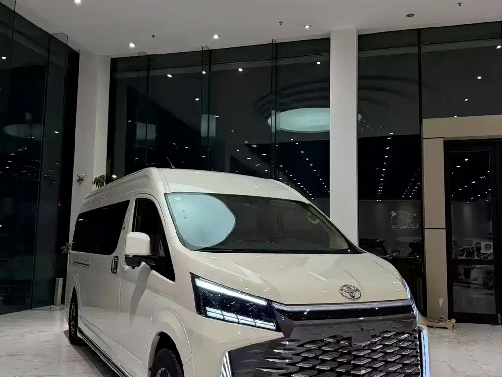 Toyota Hiace — фото 3