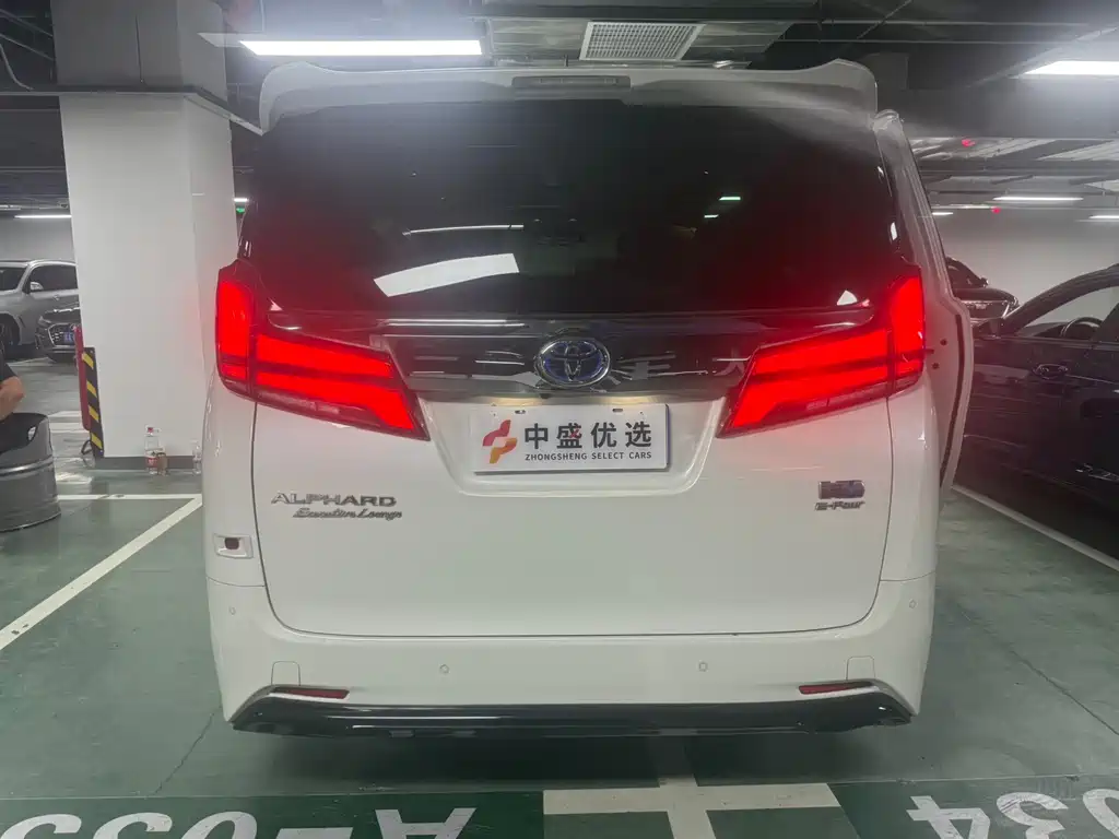 Toyota Alphard — фото 3
