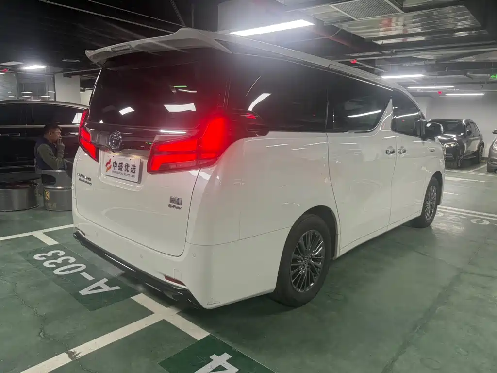 Toyota Alphard — фото 4