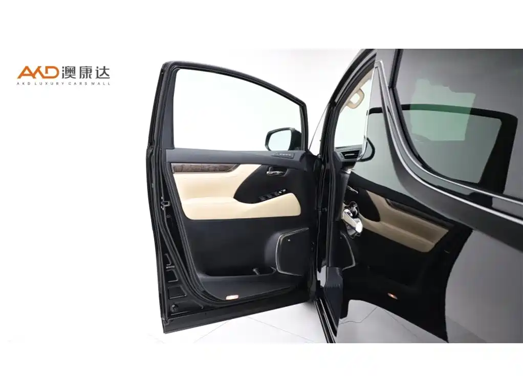 Toyota Alphard — фото 11