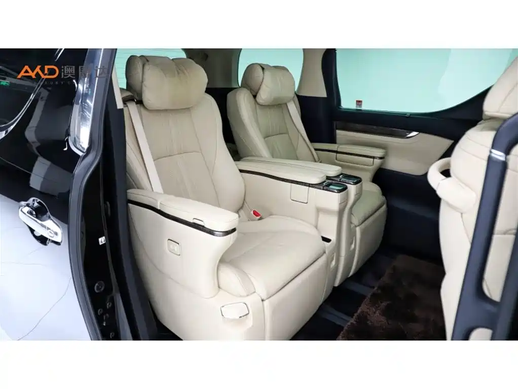 Toyota Alphard — фото 8