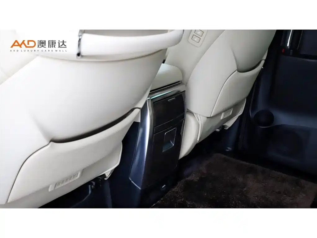 Toyota Alphard — фото 10