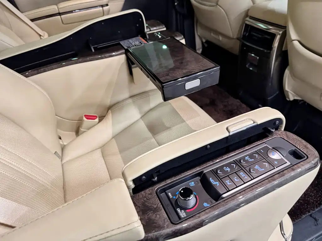 Toyota Alphard — фото 14