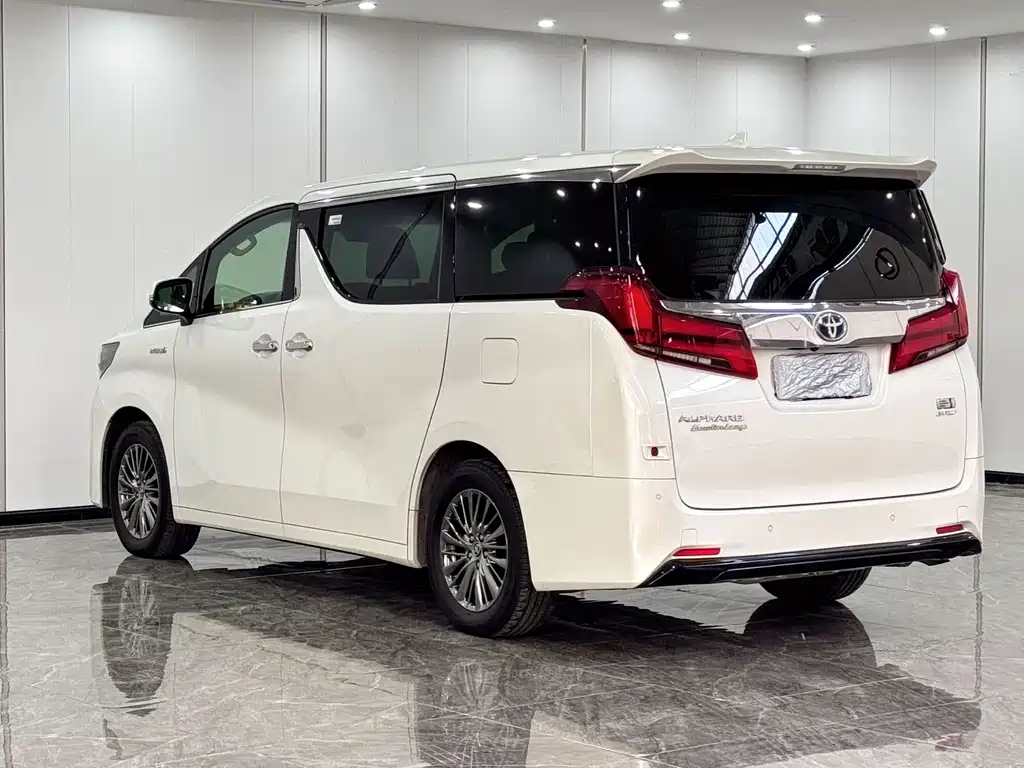 Toyota Alphard — фото 4