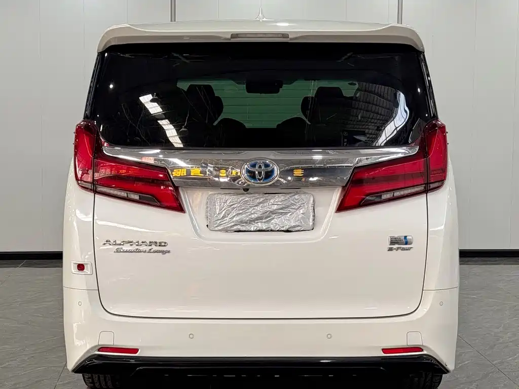 Toyota Alphard — фото 5