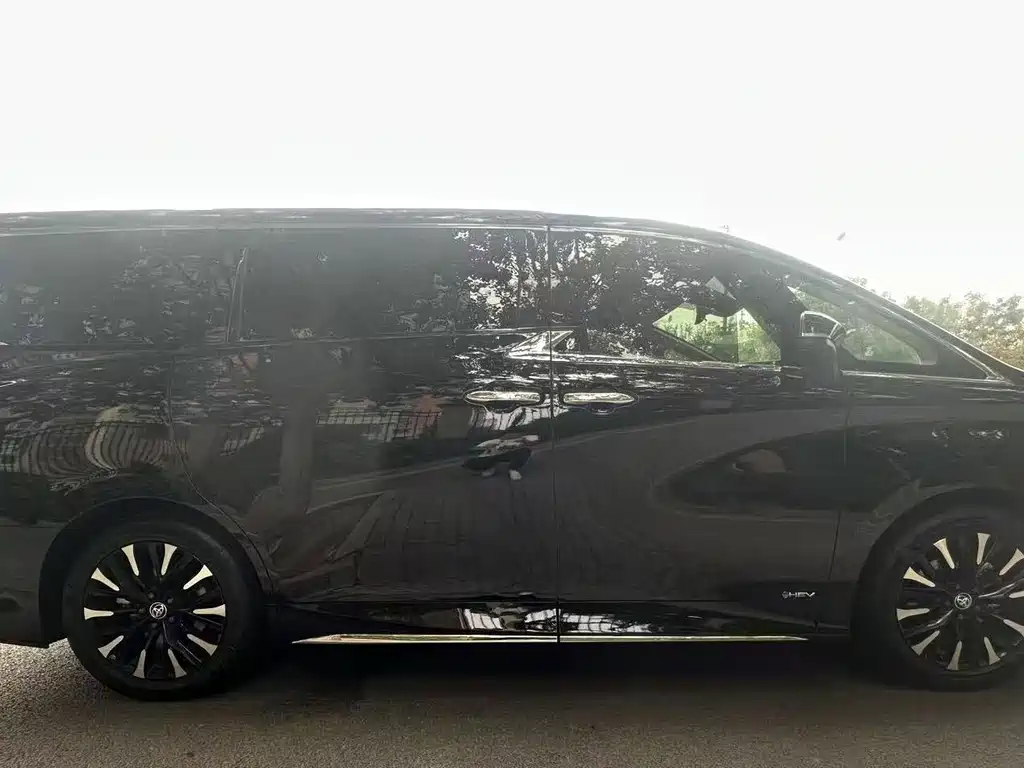 Toyota Alphard — фото 8