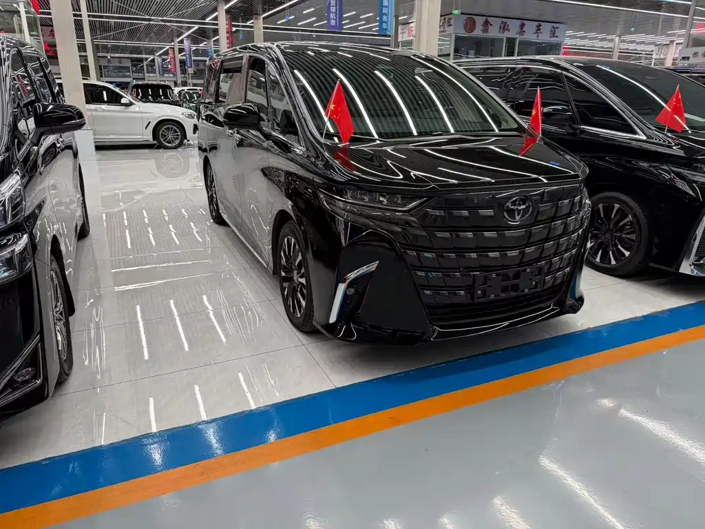 Toyota Alphard — фото 2