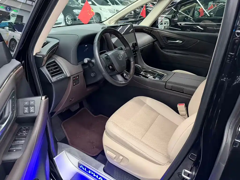 Toyota Alphard — фото 3