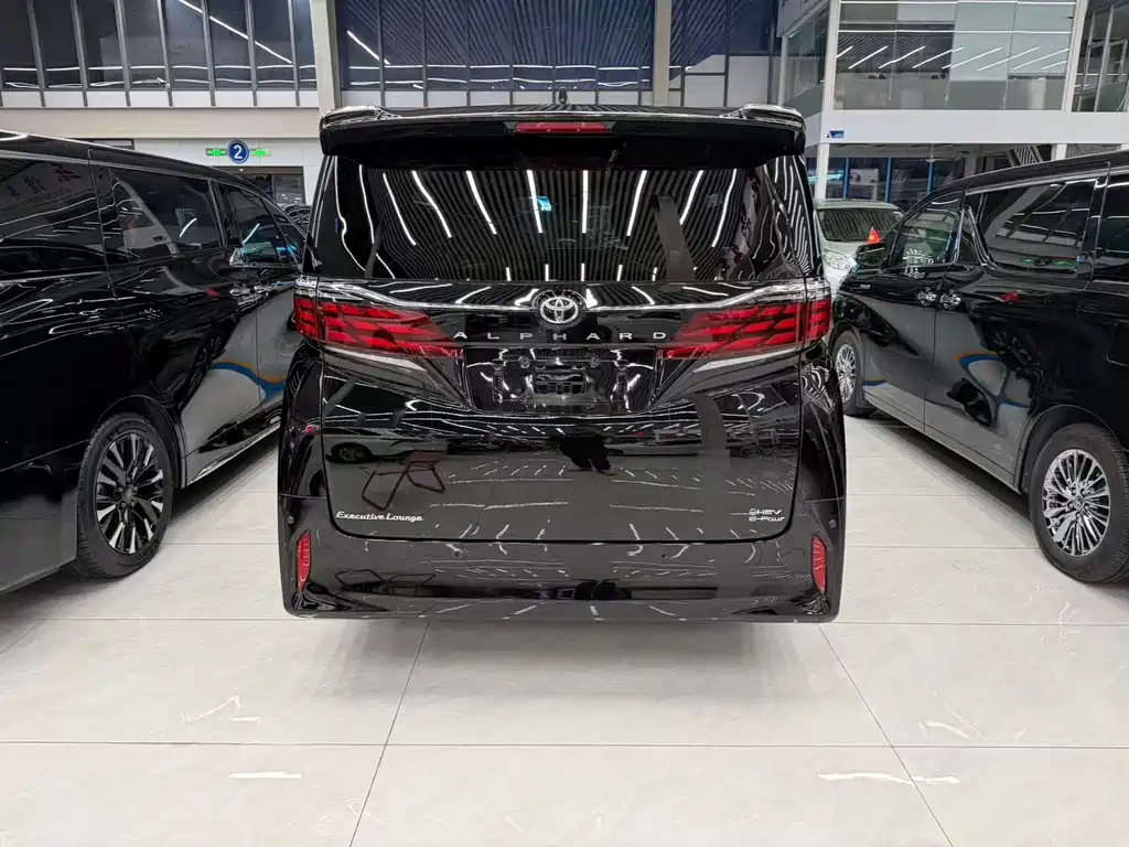 Toyota Alphard — фото 5
