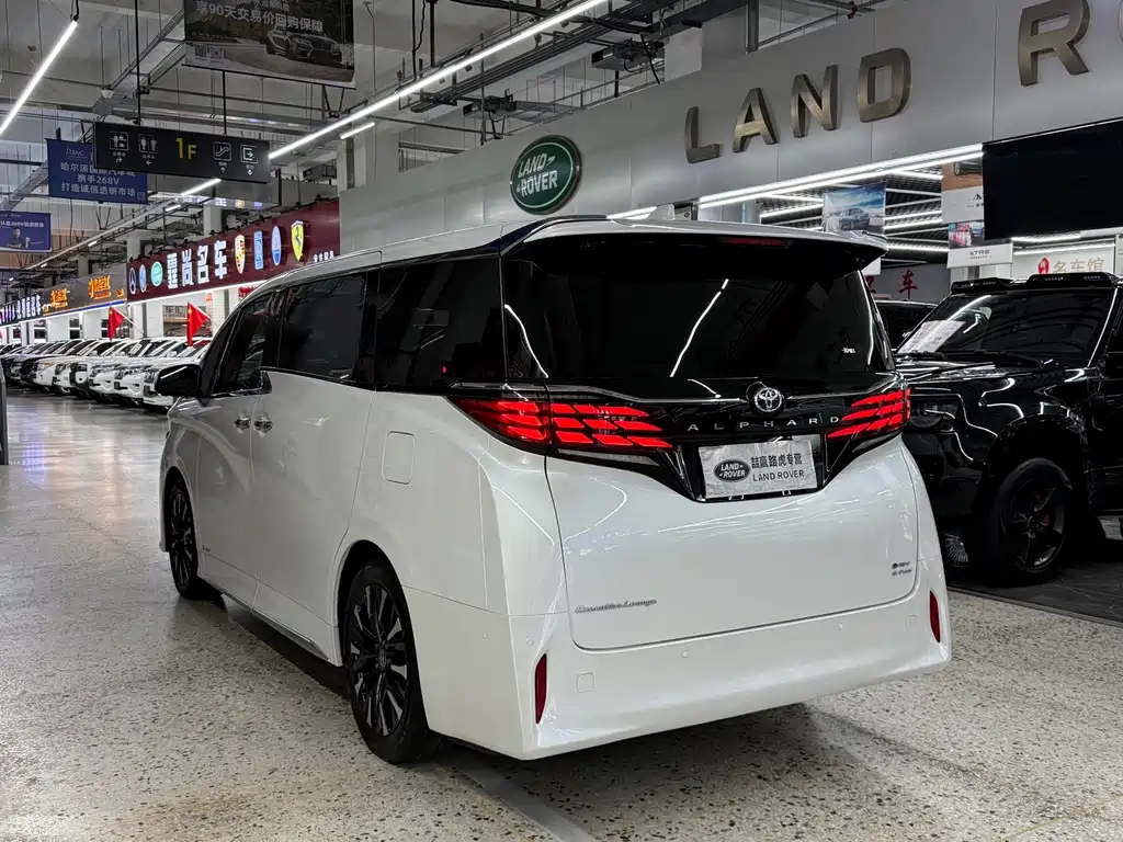 Toyota Alphard — фото 4