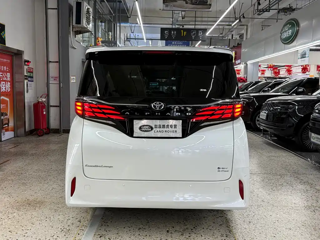 Toyota Alphard — фото 5