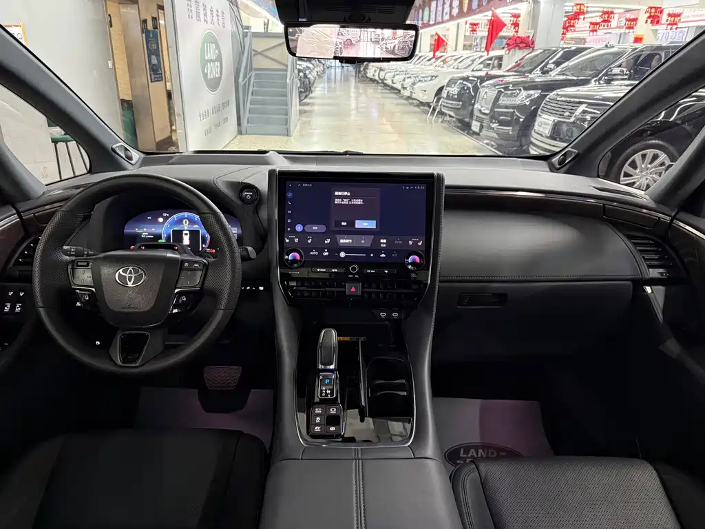 Toyota Alphard — фото 8