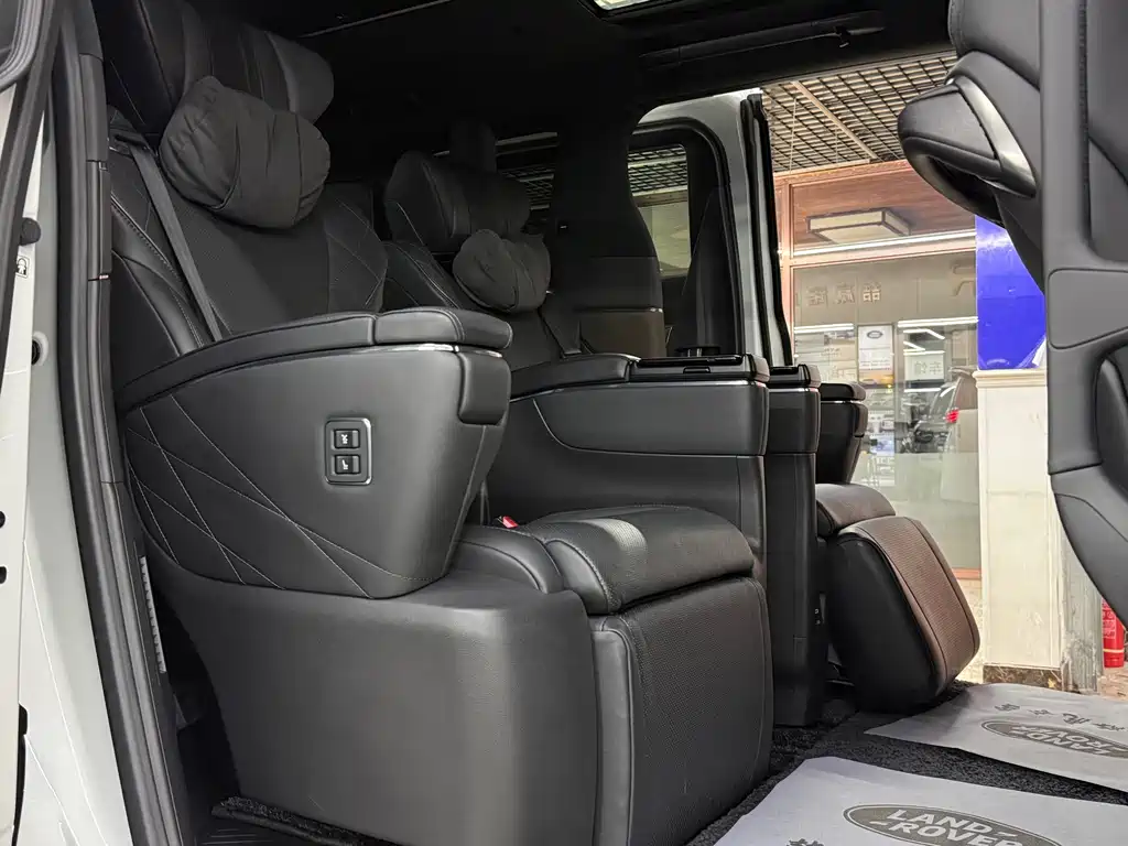 Toyota Alphard — фото 10