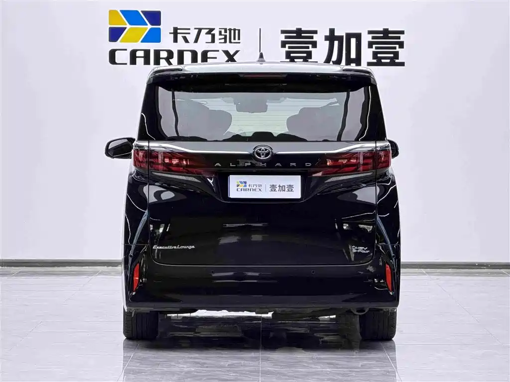 Toyota Alphard — фото 2