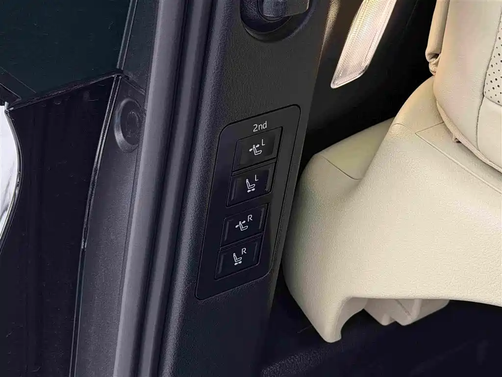 Toyota Alphard — фото 11