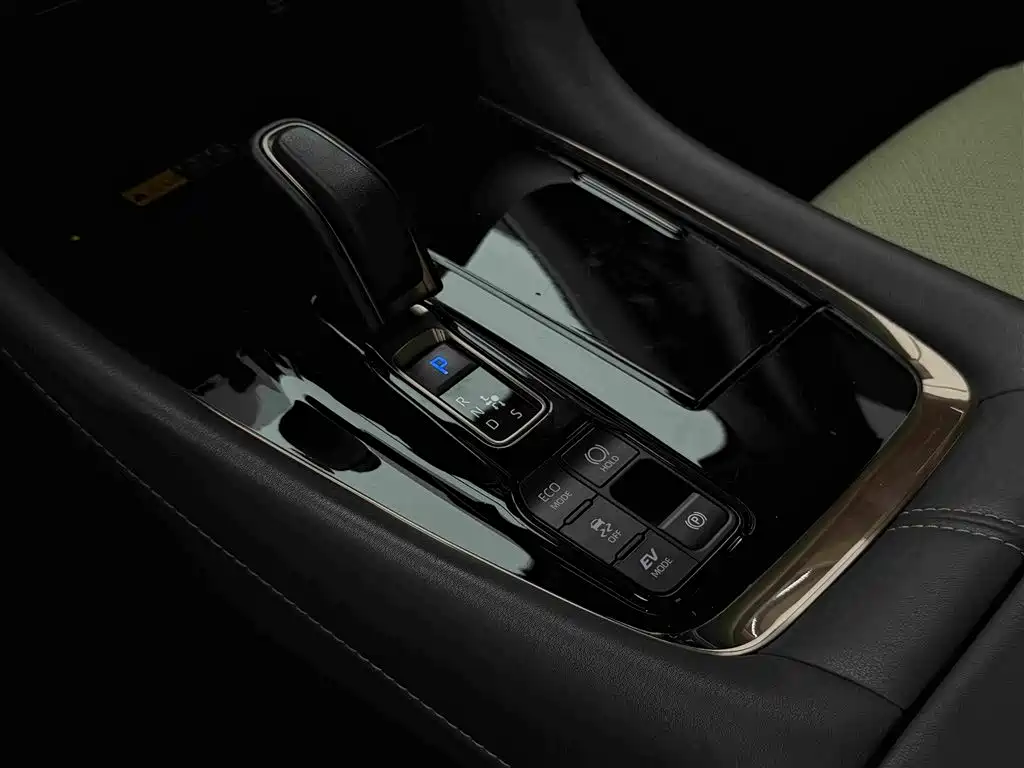 Toyota Alphard — фото 14