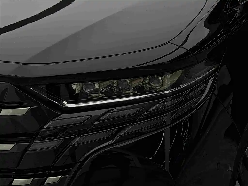 Toyota Alphard — фото 3