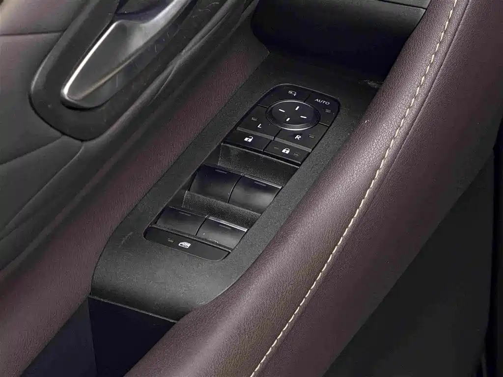 Toyota Alphard — фото 7