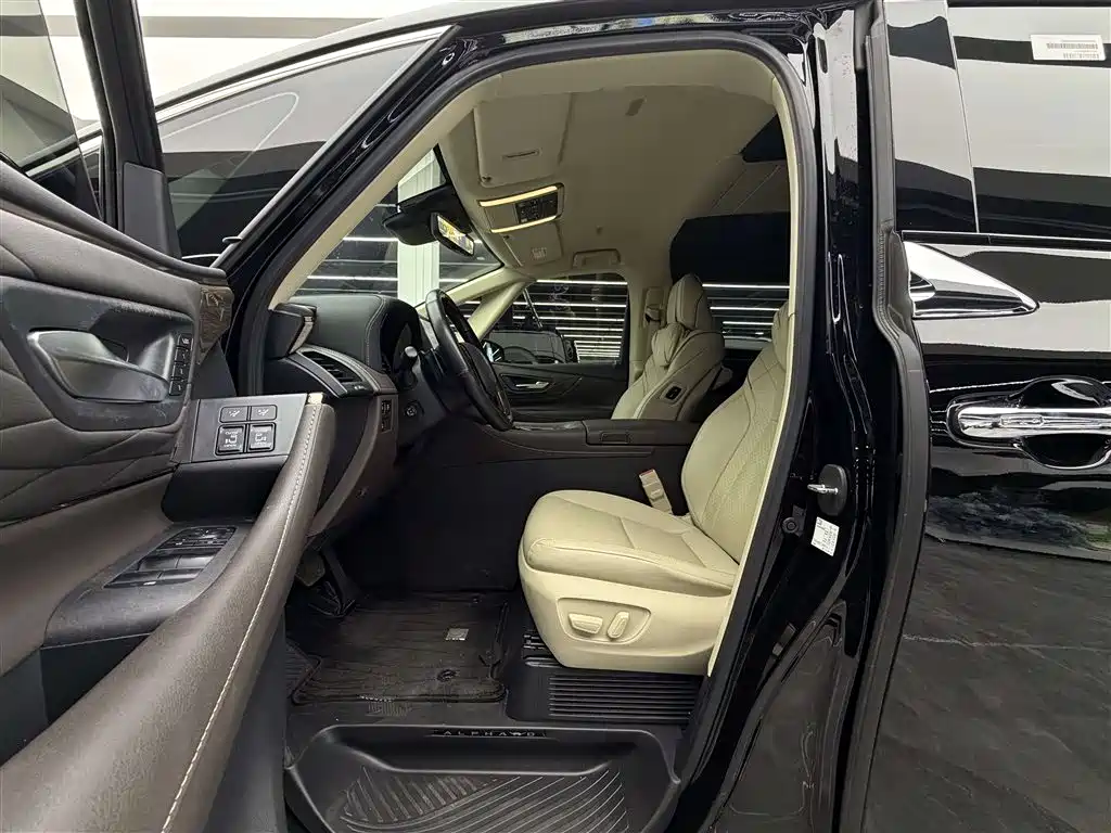 Toyota Alphard — фото 8