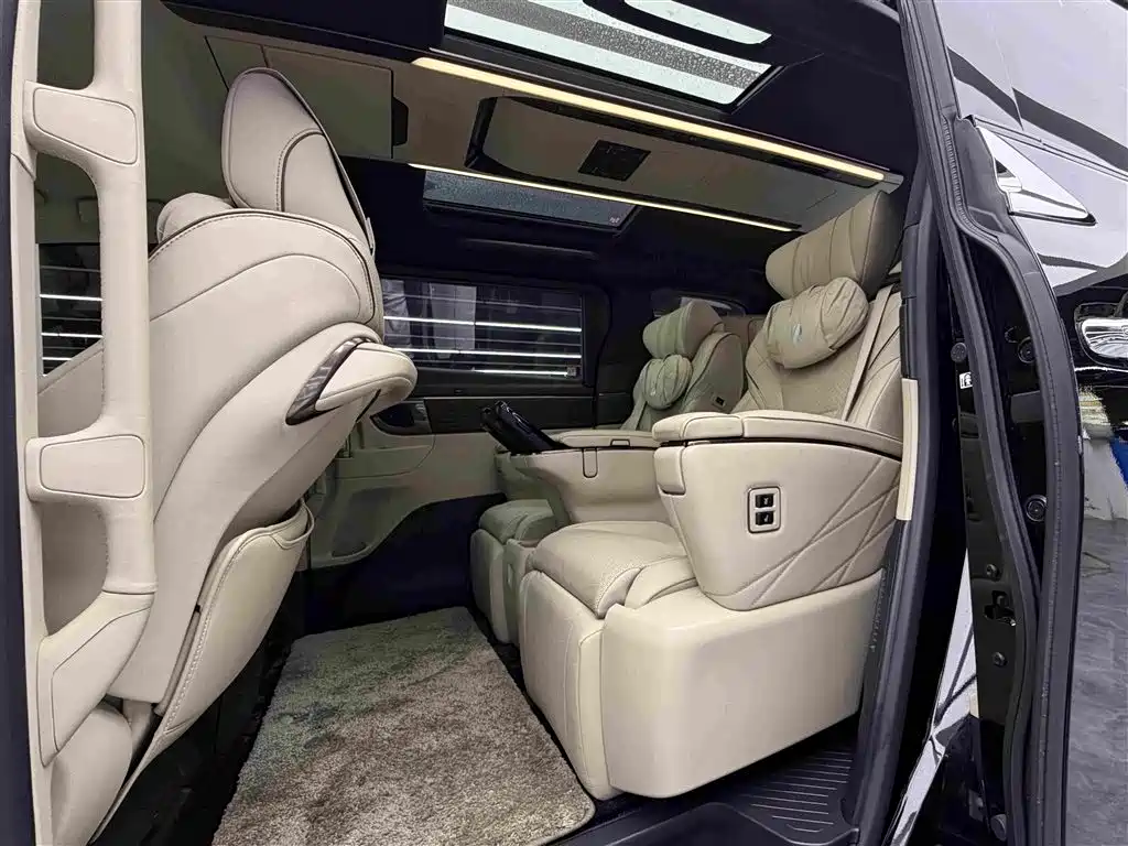 Toyota Alphard — фото 9