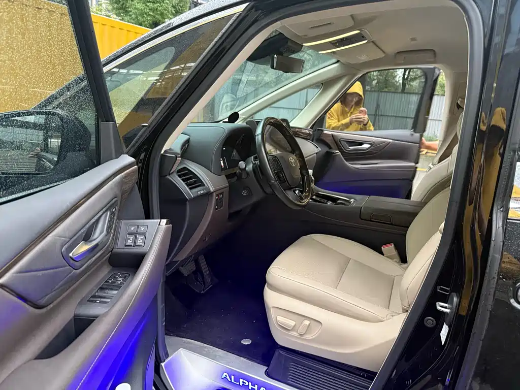 Toyota Alphard — фото 5
