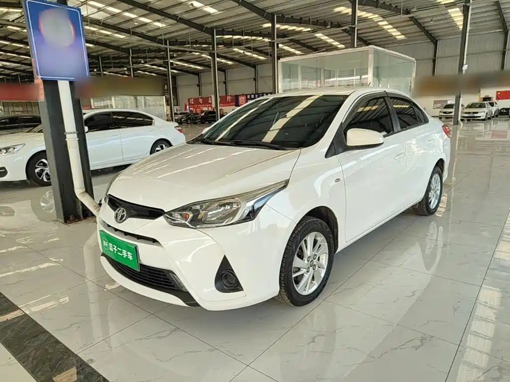 Toyota Yaris L — фото 2