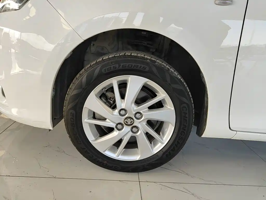 Toyota Yaris L — фото 23
