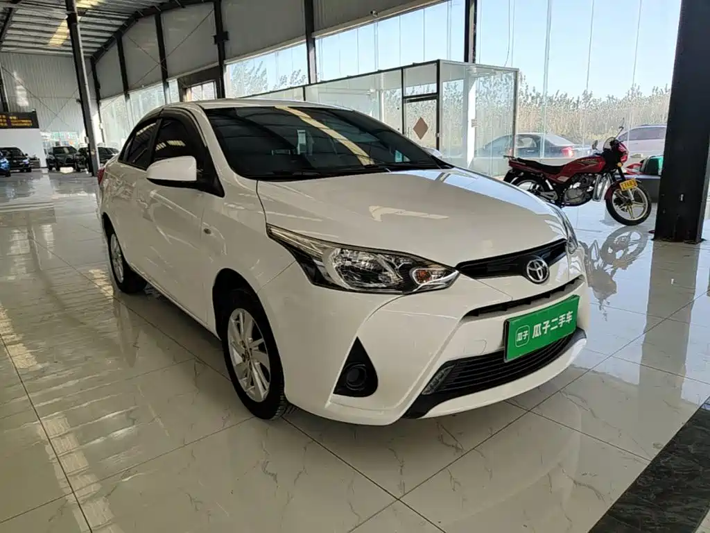Toyota Yaris L — фото 4