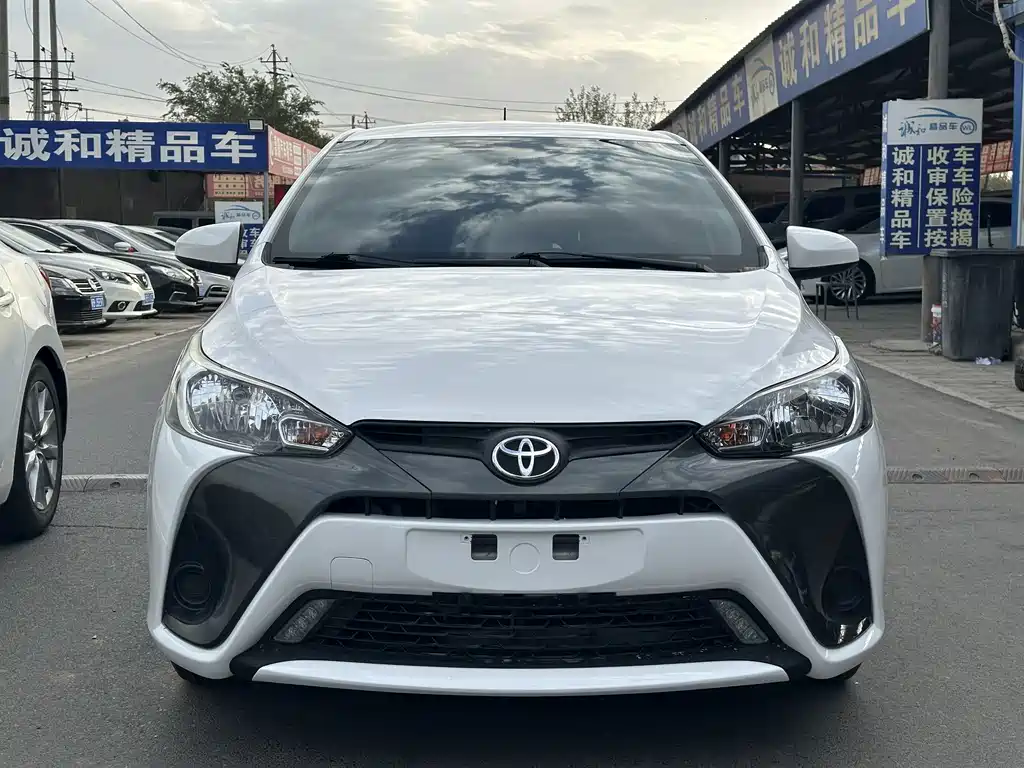 Toyota Yaris L — фото 2