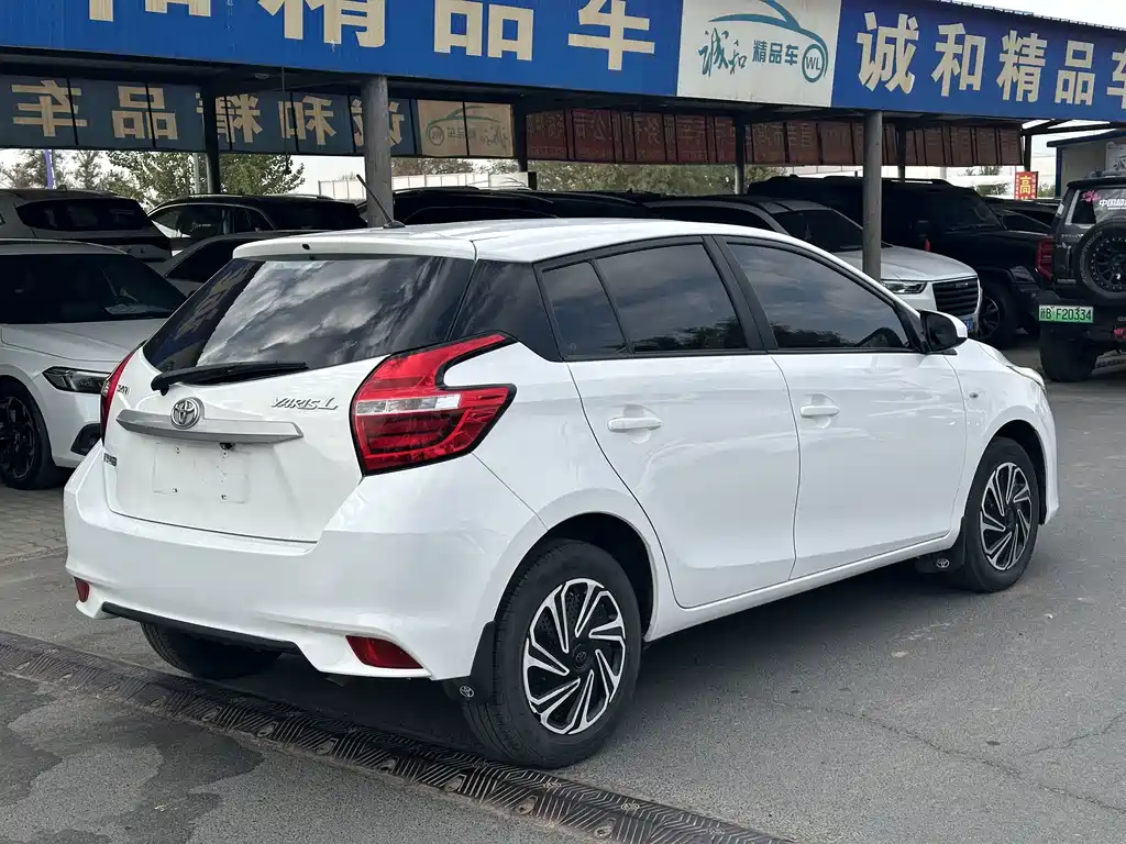 Toyota Yaris L — фото 7