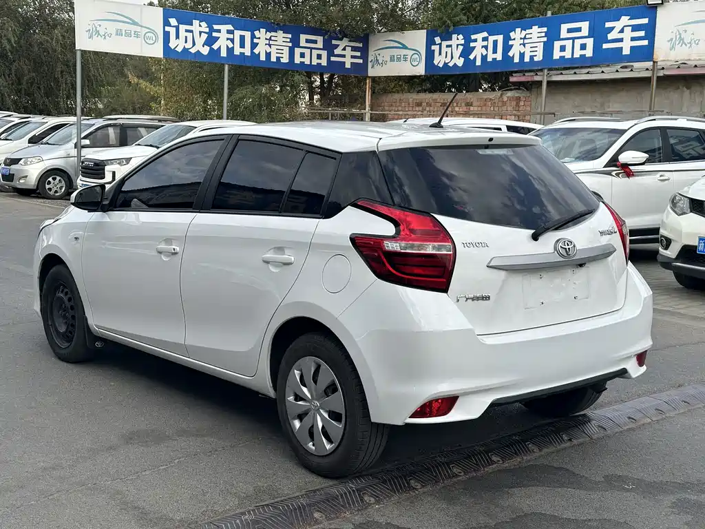 Toyota Yaris L — фото 9
