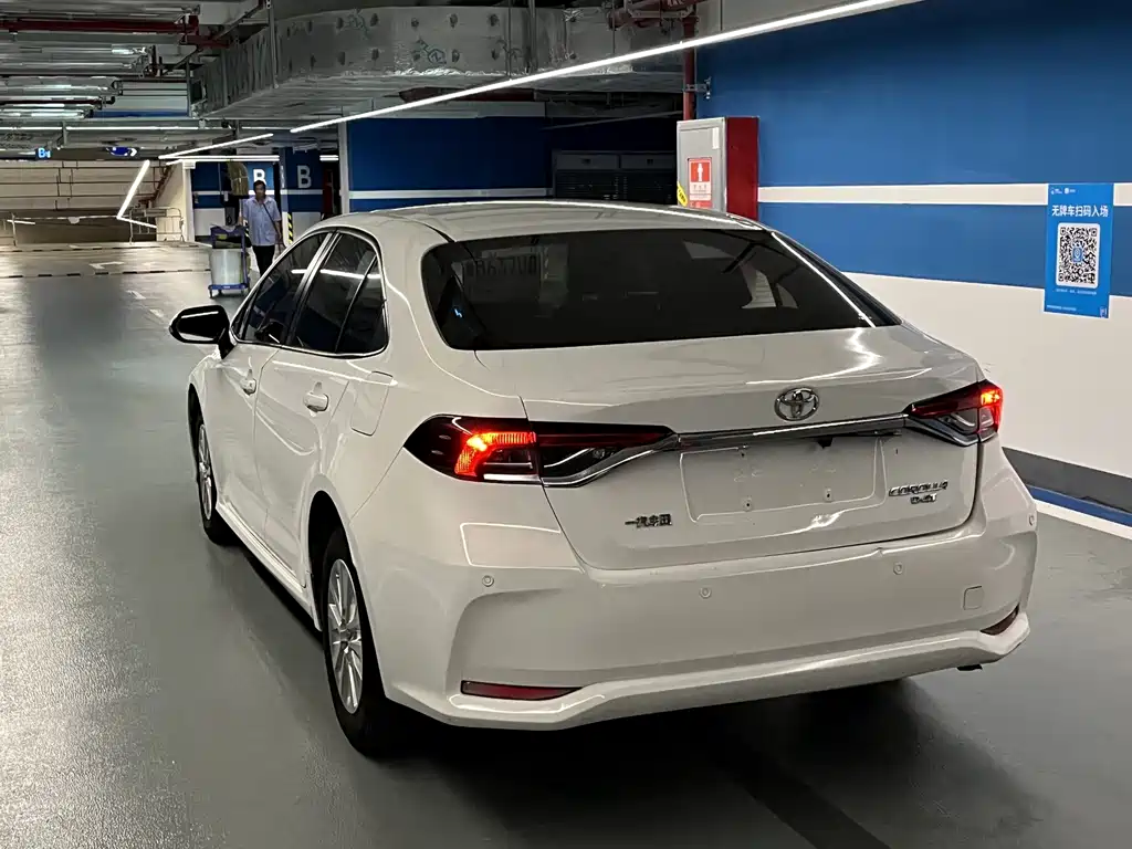Toyota Corolla — фото 6