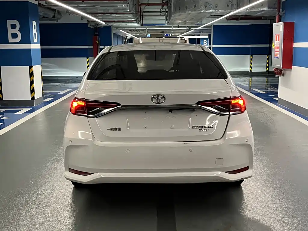 Toyota Corolla — фото 9