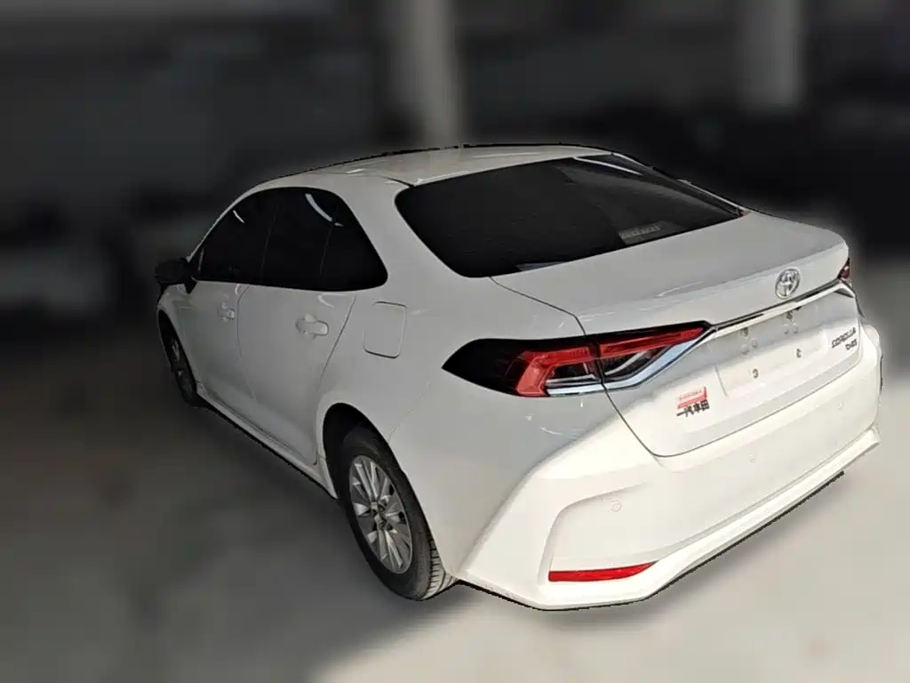 Toyota Corolla — фото 7