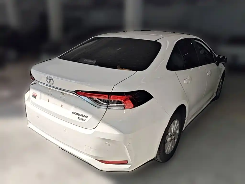 Toyota Corolla — фото 10