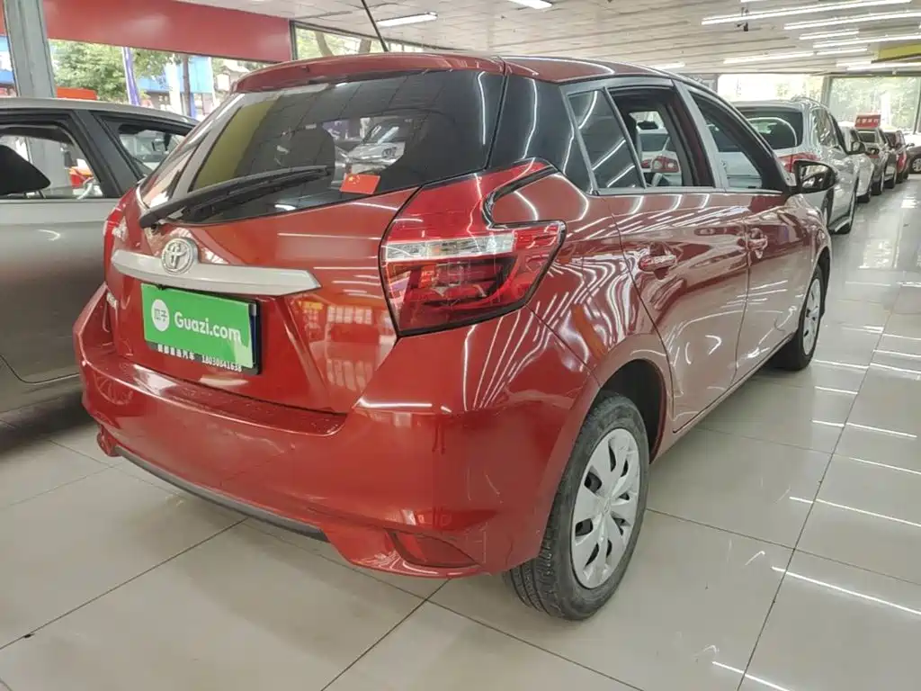 Toyota Yaris L — фото 7