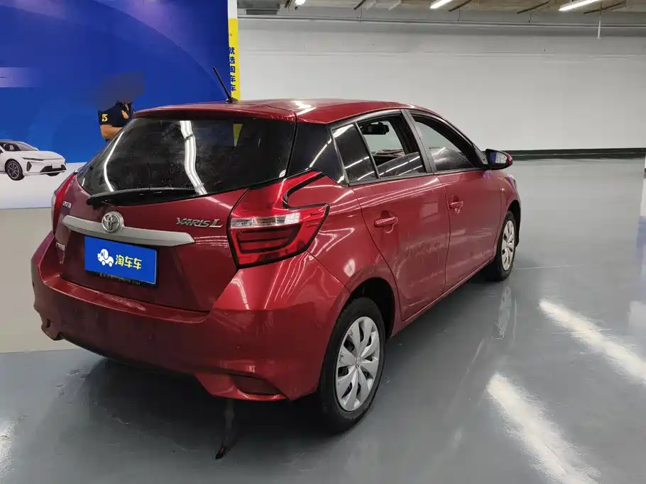 Toyota Yaris L — фото 3