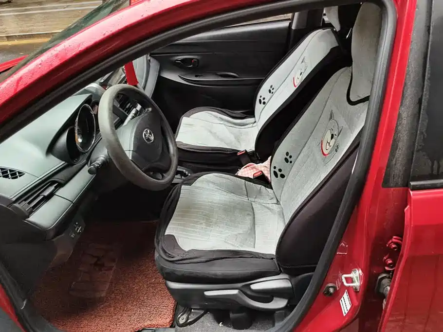 Toyota Yaris L — фото 9